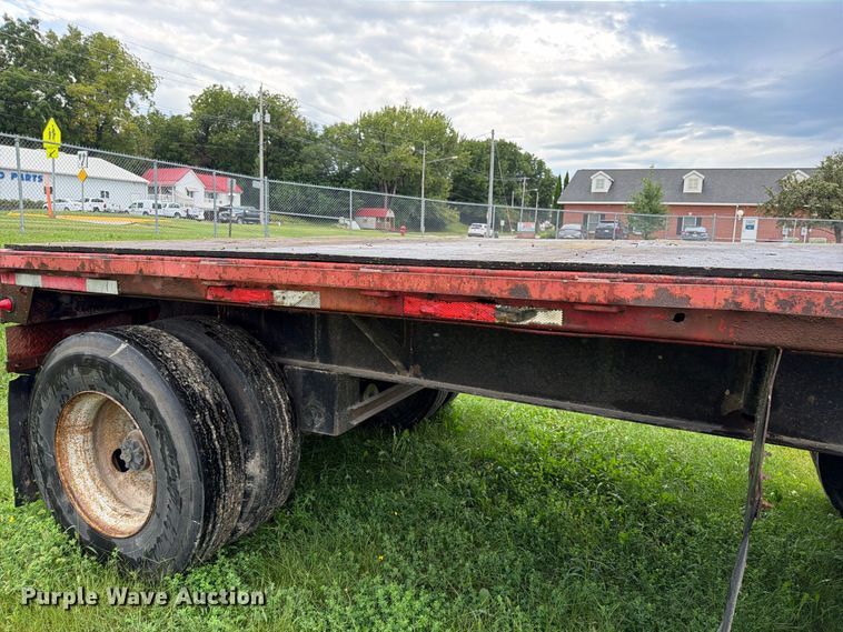 image for item FN5850 1992 Fontaine Trailer Co. flatbed truck