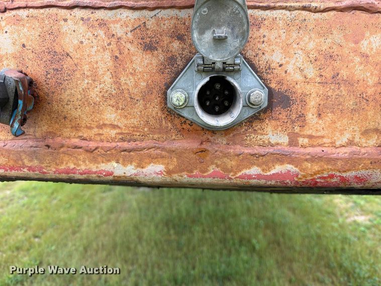 image for item FN5850 1992 Fontaine Trailer Co. flatbed truck