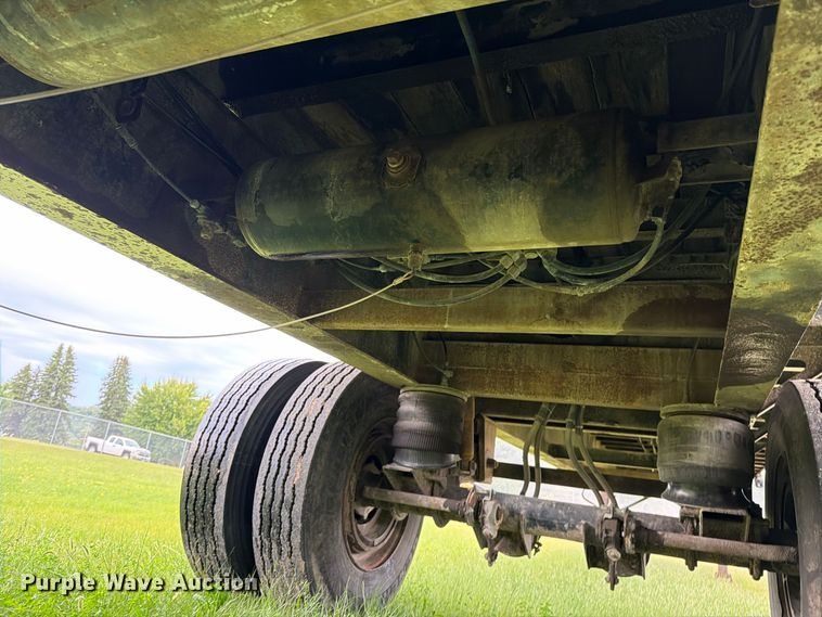 image for item FN5850 1992 Fontaine Trailer Co. flatbed truck