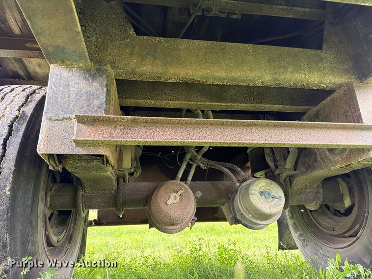 image for item FN5850 1992 Fontaine Trailer Co. flatbed truck