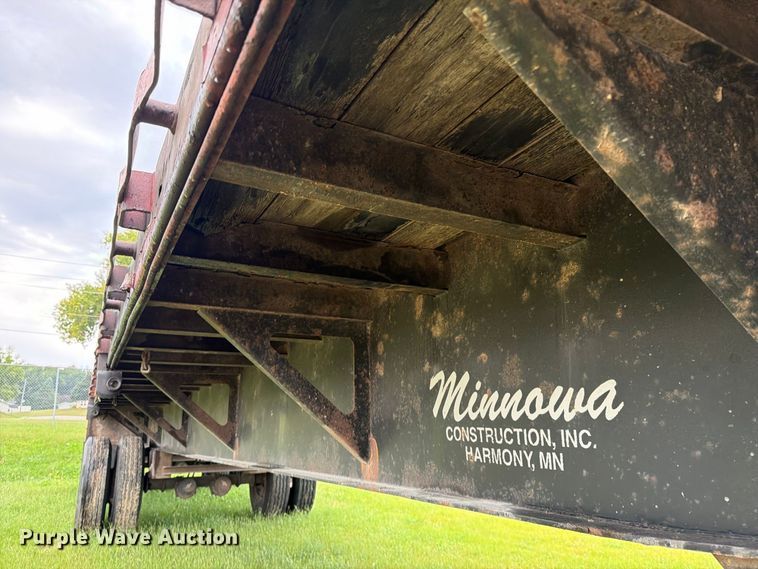 image for item FN5850 1992 Fontaine Trailer Co. flatbed truck