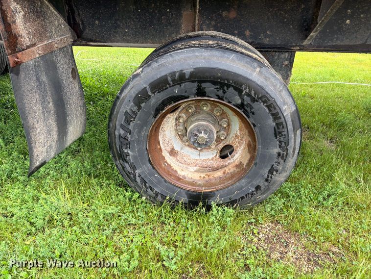 image for item FN5850 1992 Fontaine Trailer Co. flatbed truck