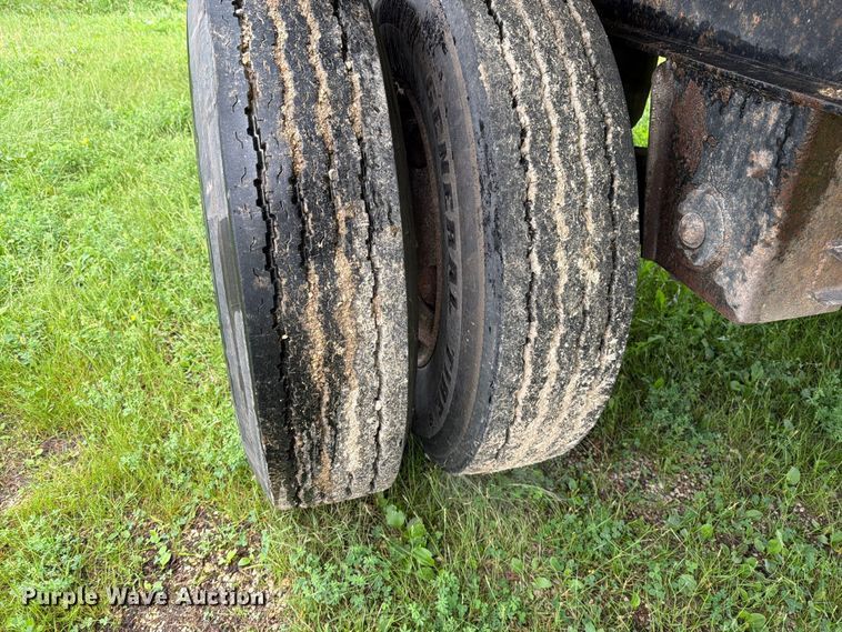 image for item FN5850 1992 Fontaine Trailer Co. flatbed truck