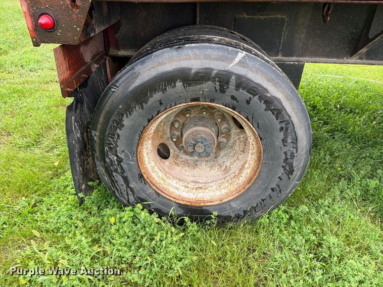 image for item FN5850 1992 Fontaine Trailer Co. flatbed truck