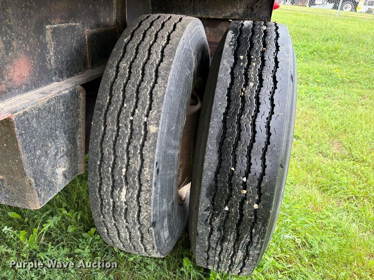 image for item FN5850 1992 Fontaine Trailer Co. flatbed truck