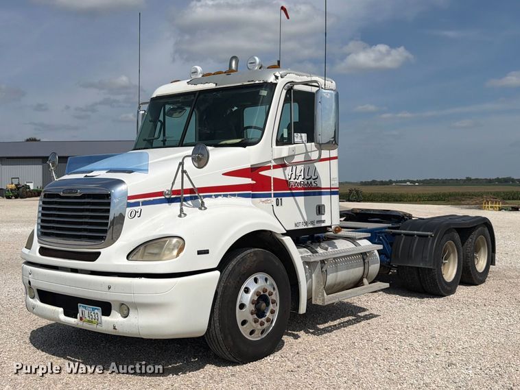 image for item FP3016 2009 Freightliner Columbia semi truck