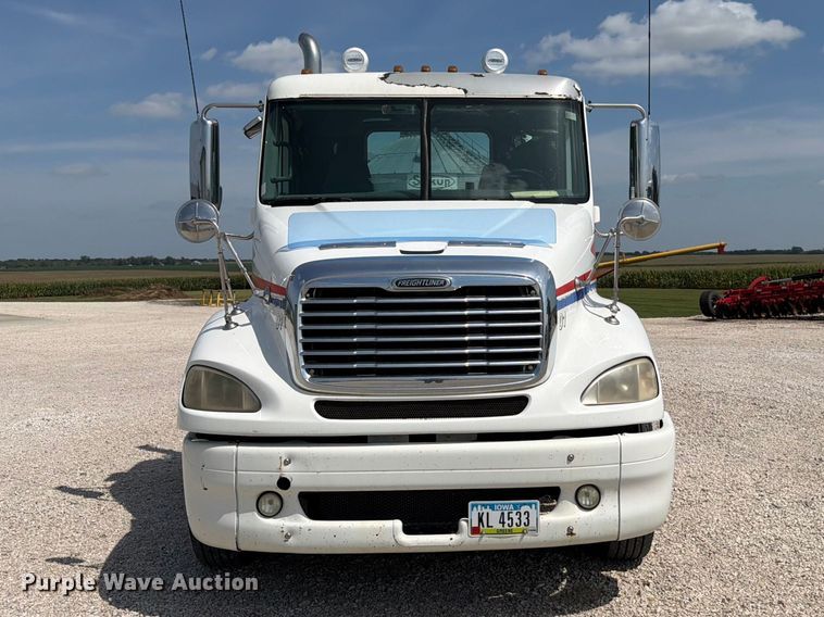 image for item FP3016 2009 Freightliner Columbia semi truck