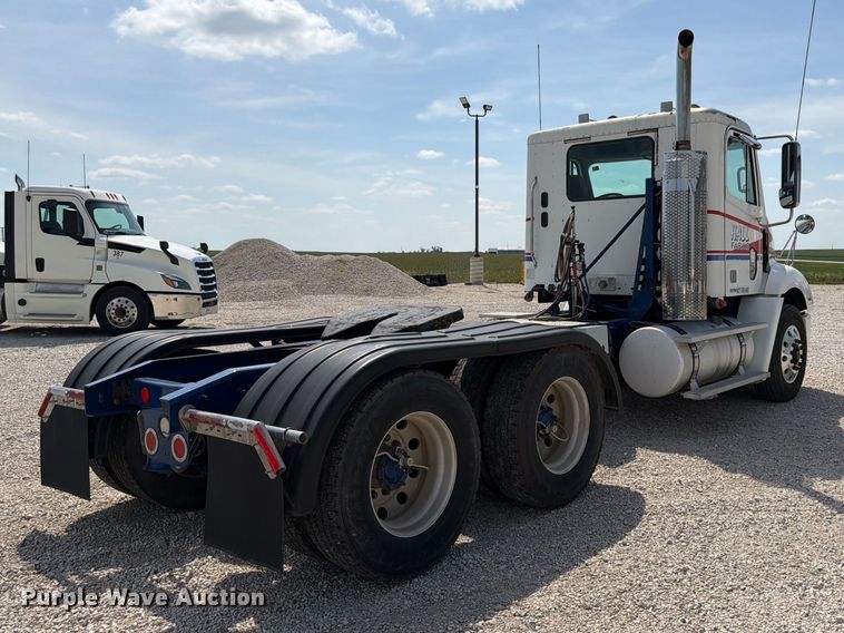 image for item FP3016 2009 Freightliner Columbia semi truck