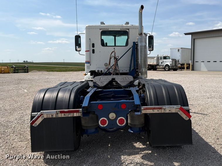 image for item FP3016 2009 Freightliner Columbia semi truck