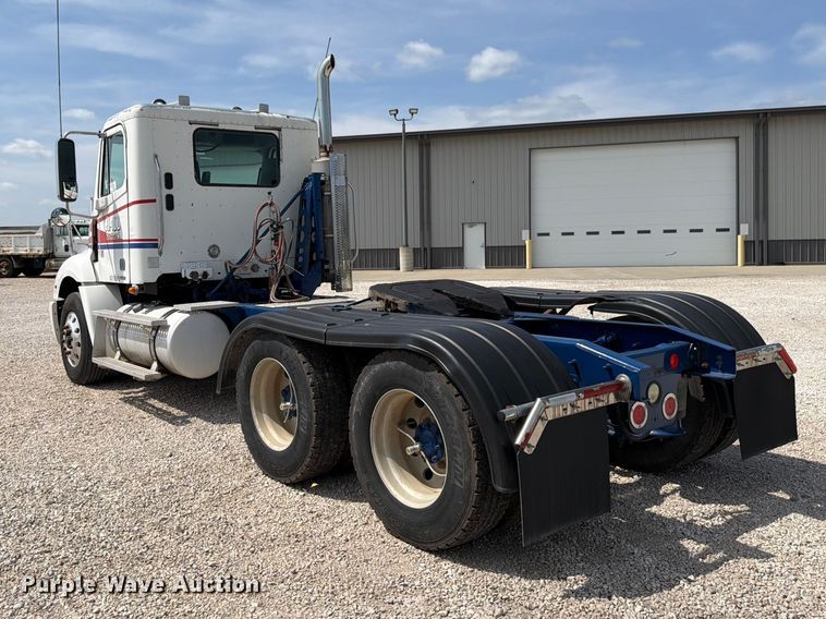image for item FP3016 2009 Freightliner Columbia semi truck