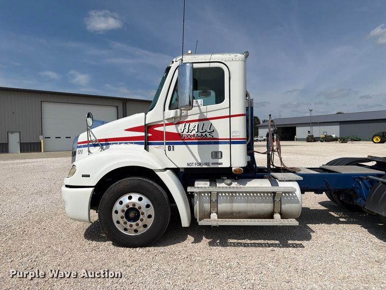 image for item FP3016 2009 Freightliner Columbia semi truck