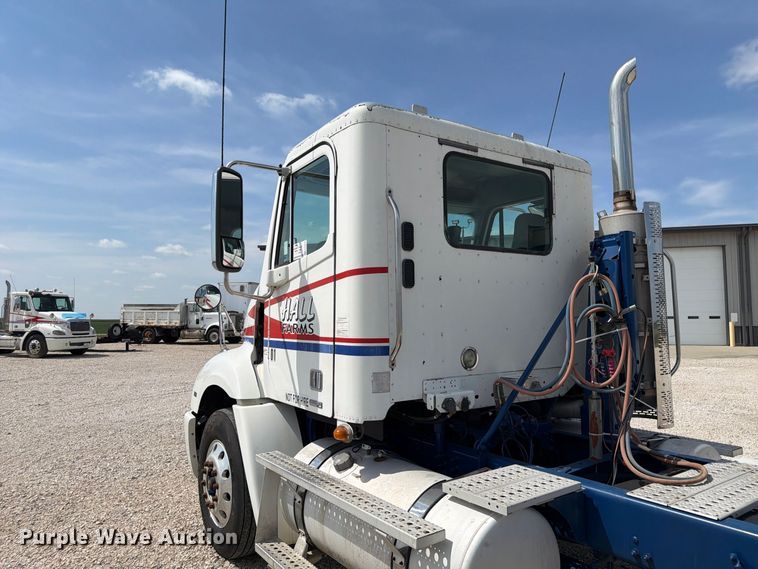 image for item FP3016 2009 Freightliner Columbia semi truck