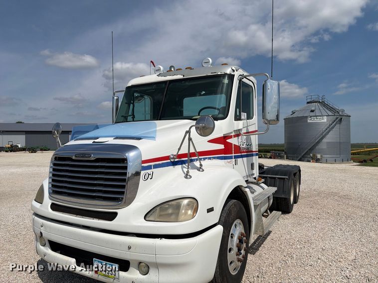 image for item FP3016 2009 Freightliner Columbia semi truck