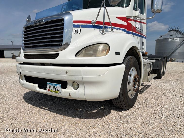 image for item FP3016 2009 Freightliner Columbia semi truck