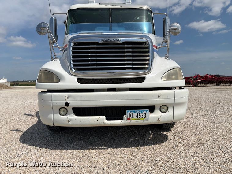 image for item FP3016 2009 Freightliner Columbia semi truck