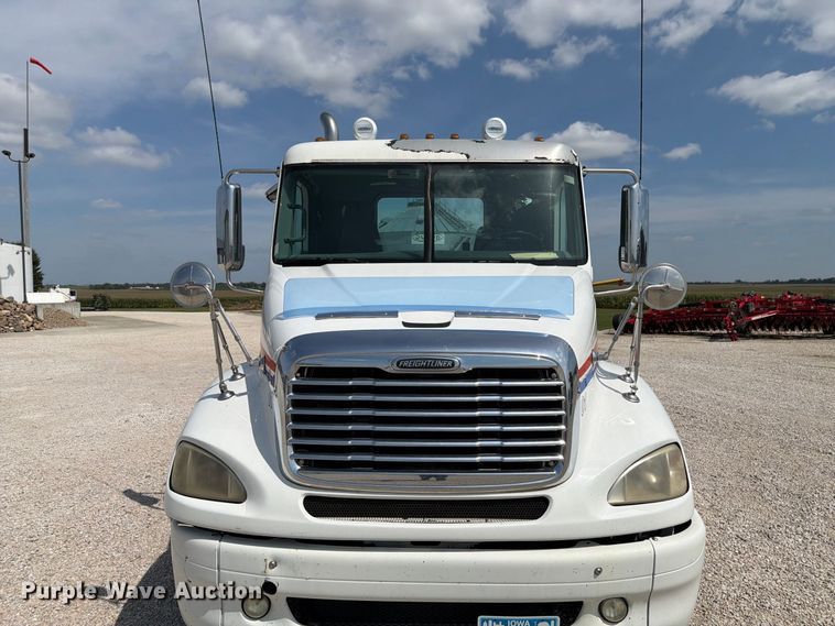 image for item FP3016 2009 Freightliner Columbia semi truck