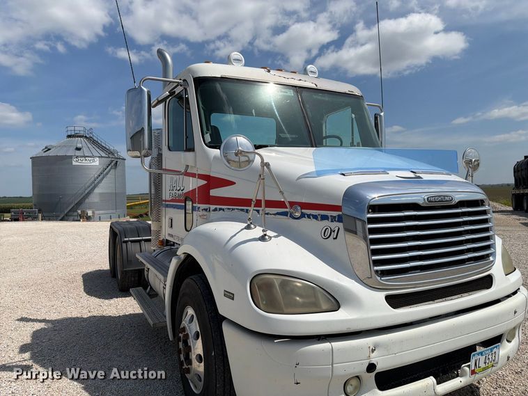 image for item FP3016 2009 Freightliner Columbia semi truck