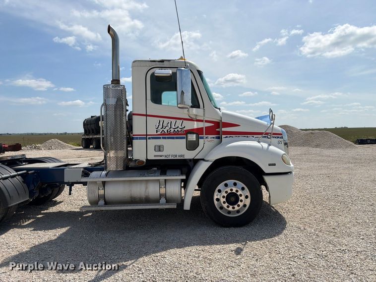 image for item FP3016 2009 Freightliner Columbia semi truck