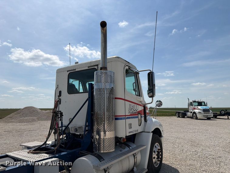 image for item FP3016 2009 Freightliner Columbia semi truck