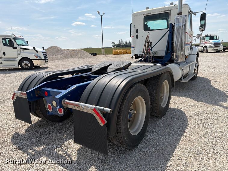 image for item FP3016 2009 Freightliner Columbia semi truck