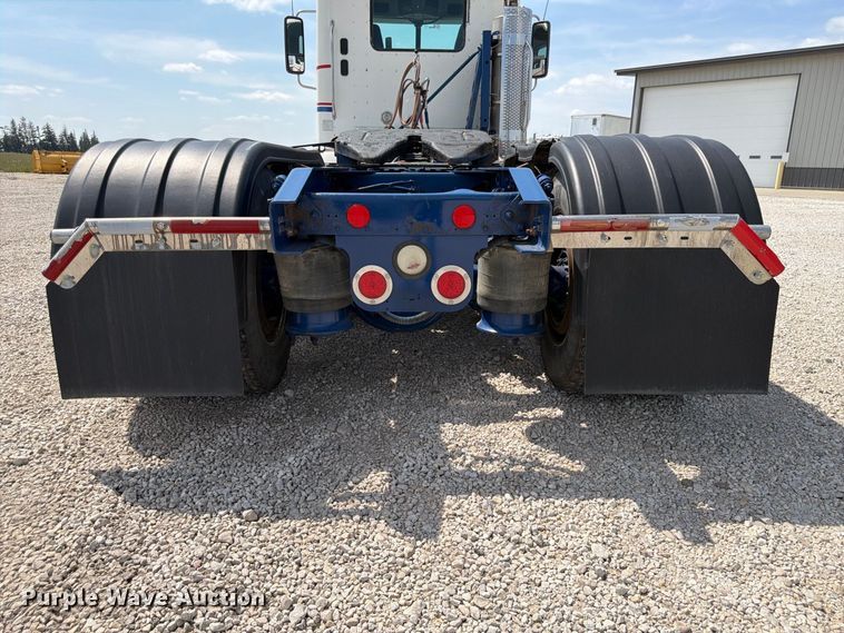 image for item FP3016 2009 Freightliner Columbia semi truck