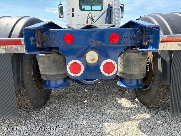 image for item FP3016 2009 Freightliner Columbia semi truck