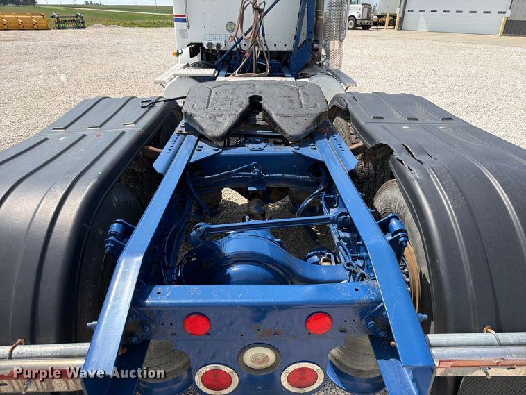 image for item FP3016 2009 Freightliner Columbia semi truck