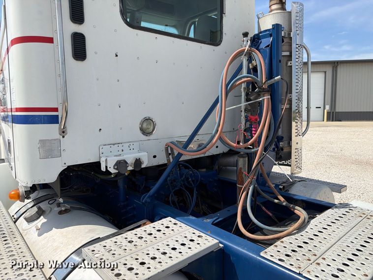 image for item FP3016 2009 Freightliner Columbia semi truck