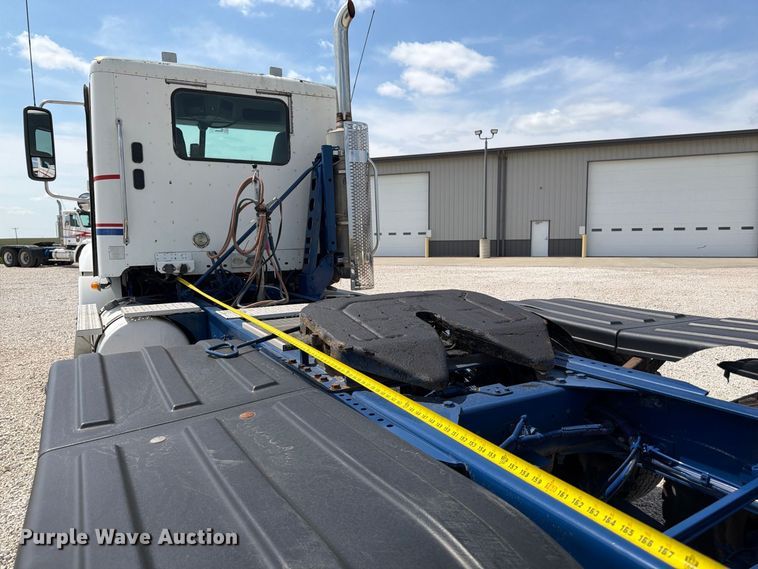 image for item FP3016 2009 Freightliner Columbia semi truck