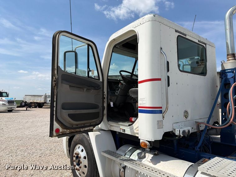 image for item FP3016 2009 Freightliner Columbia semi truck