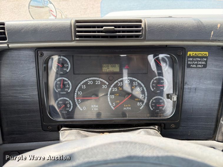 image for item FP3016 2009 Freightliner Columbia semi truck