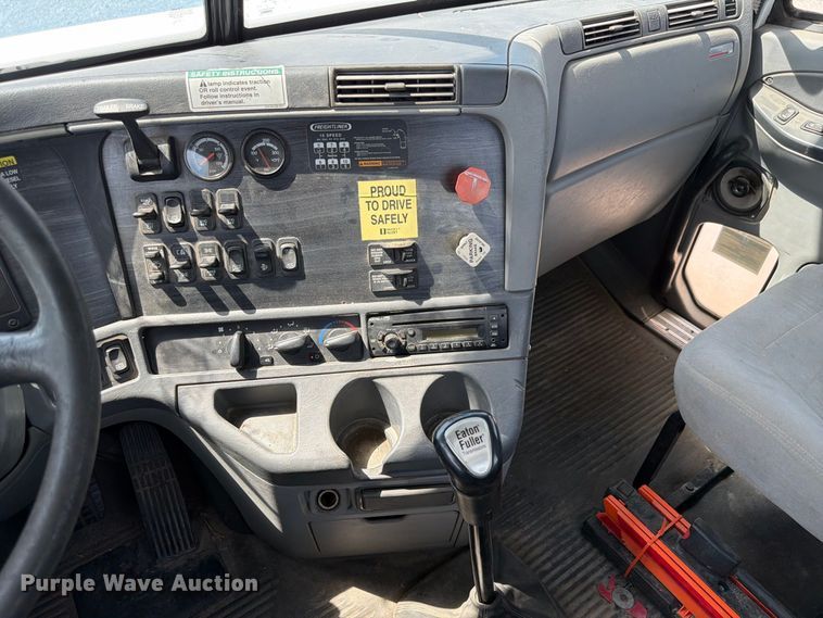 image for item FP3016 2009 Freightliner Columbia semi truck