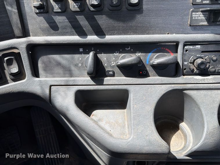 image for item FP3016 2009 Freightliner Columbia semi truck