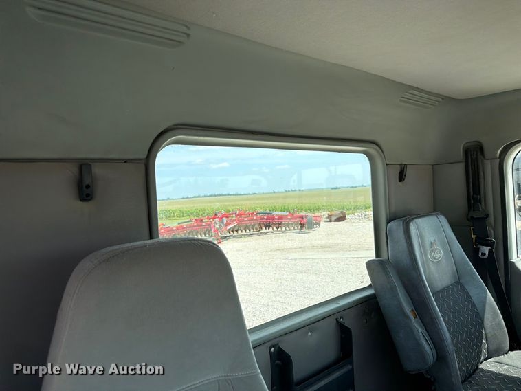image for item FP3016 2009 Freightliner Columbia semi truck
