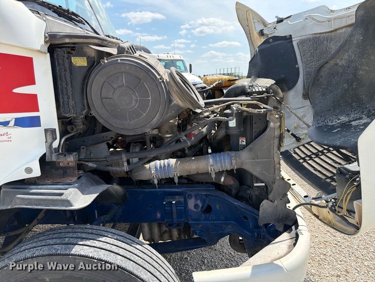 image for item FP3016 2009 Freightliner Columbia semi truck