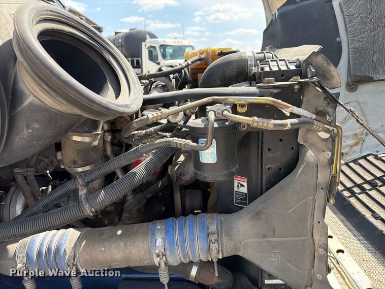 image for item FP3016 2009 Freightliner Columbia semi truck