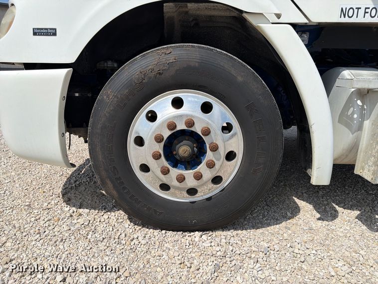 image for item FP3016 2009 Freightliner Columbia semi truck