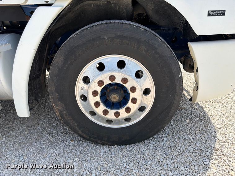 image for item FP3016 2009 Freightliner Columbia semi truck
