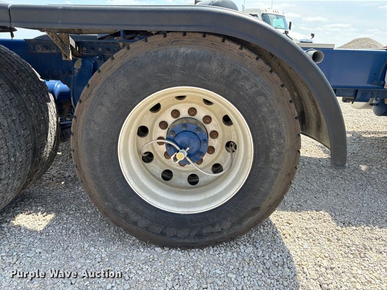 image for item FP3016 2009 Freightliner Columbia semi truck