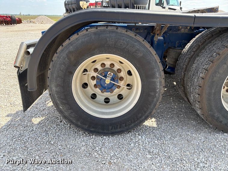 image for item FP3016 2009 Freightliner Columbia semi truck
