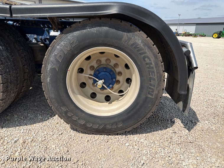 image for item FP3016 2009 Freightliner Columbia semi truck