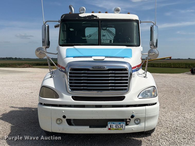 image for item FP3017 2009 Freightliner Columbia semi truck