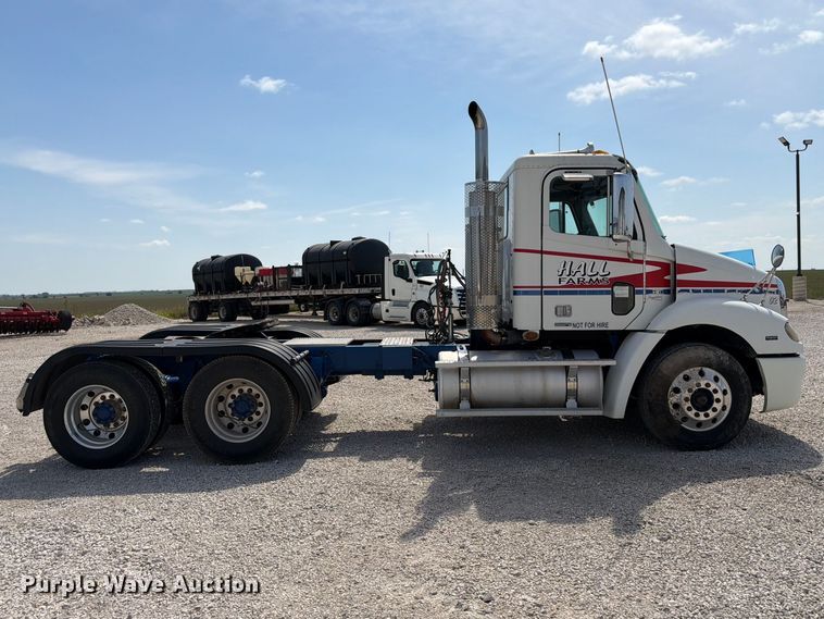 image for item FP3017 2009 Freightliner Columbia semi truck