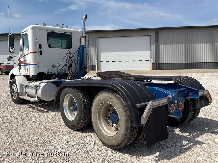image for item FP3017 2009 Freightliner Columbia semi truck