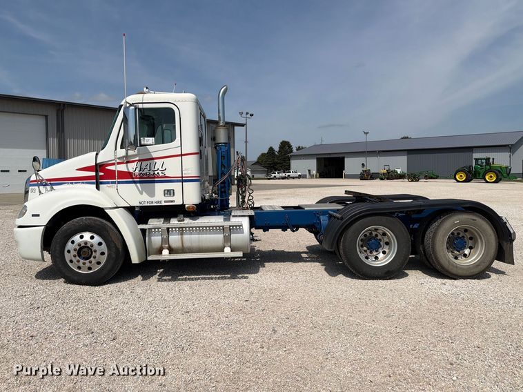 image for item FP3017 2009 Freightliner Columbia semi truck