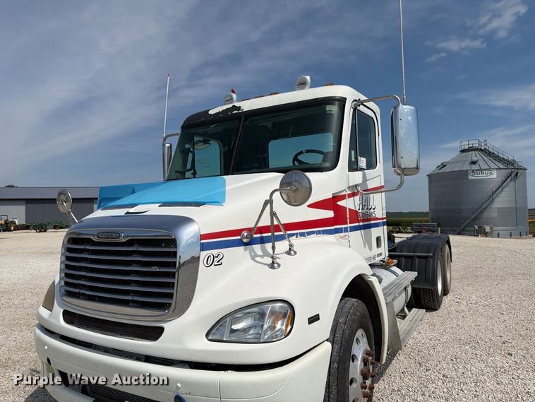 image for item FP3017 2009 Freightliner Columbia semi truck