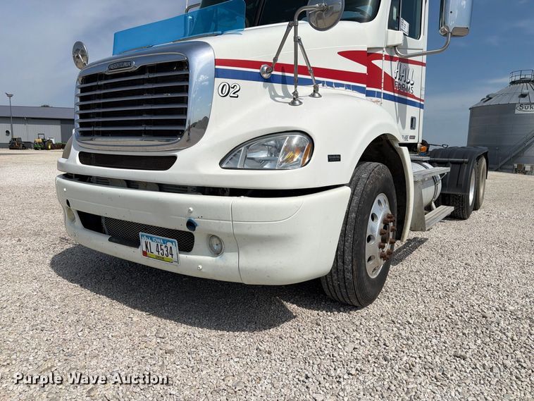 image for item FP3017 2009 Freightliner Columbia semi truck