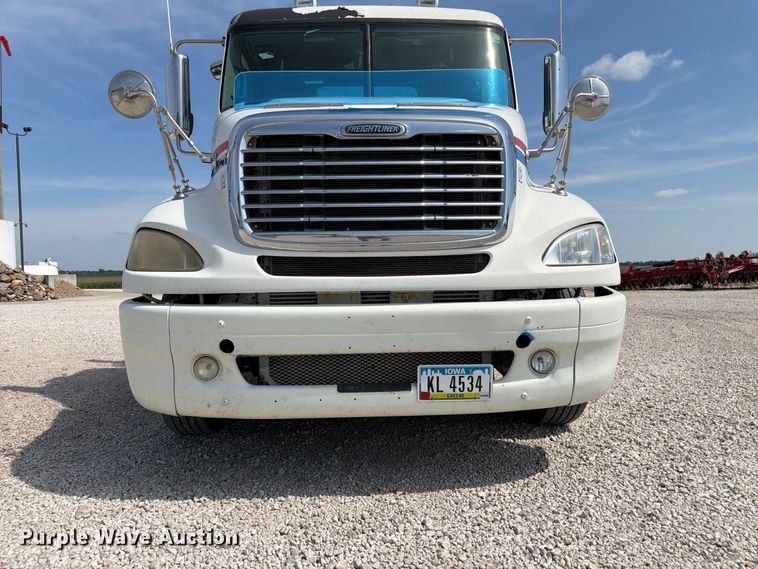 image for item FP3017 2009 Freightliner Columbia semi truck