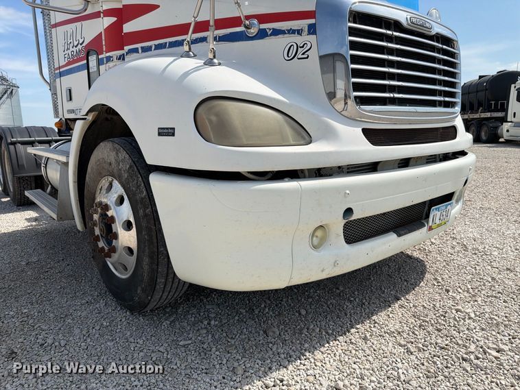 image for item FP3017 2009 Freightliner Columbia semi truck