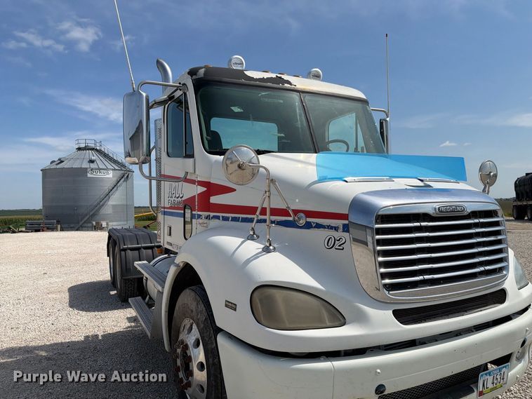 image for item FP3017 2009 Freightliner Columbia semi truck